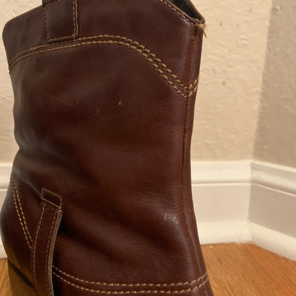 Clark’s brown leather boots. - Picture 4 of 16